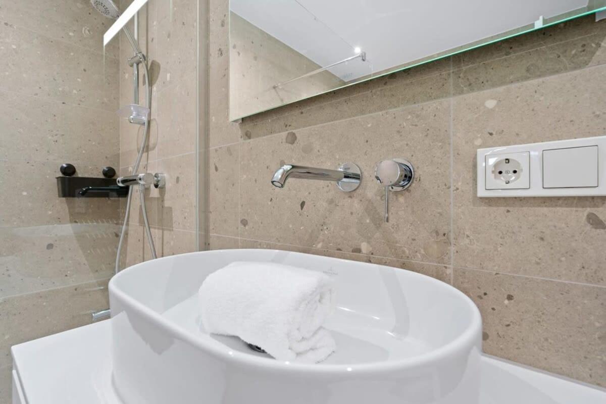 Luxurious 2Br Apt With Balcony In Luxembourg Daire Dış mekan fotoğraf