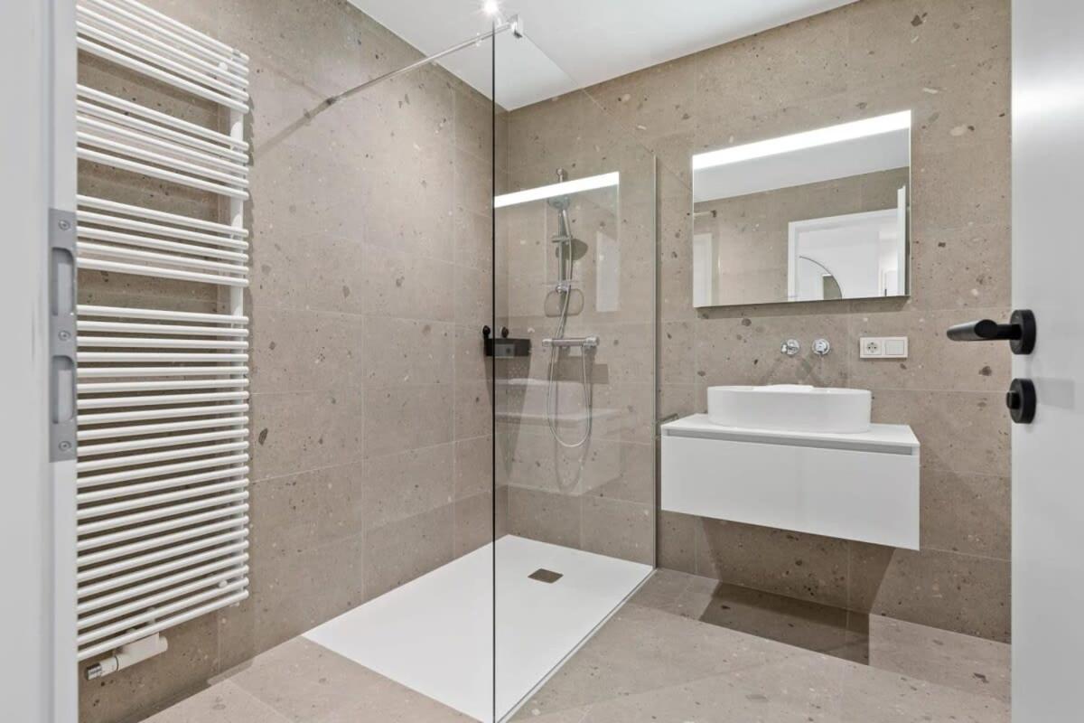 Luxurious 2Br Apt With Balcony In Luxembourg Daire Dış mekan fotoğraf